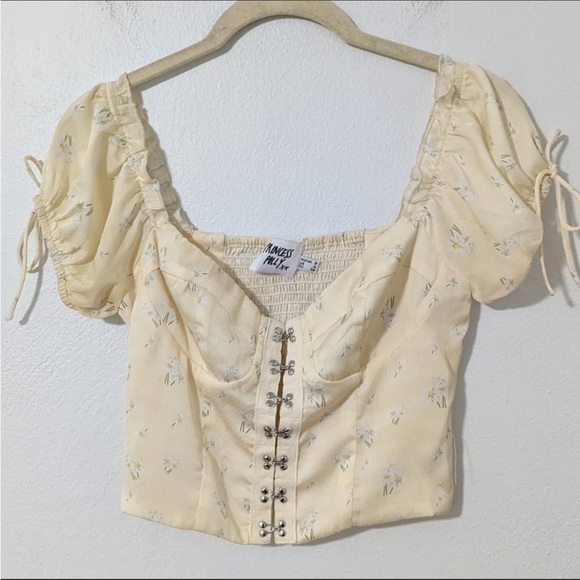 Princess Polly Allyson Puff Sleeve Hook Eye Front Floral Top, size US 4, yellow - Picture 2 of 6